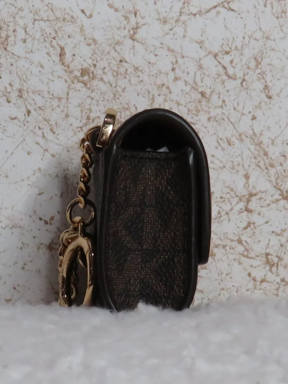 Michael Kors Jet Set Travel Airpods Case (Brown)